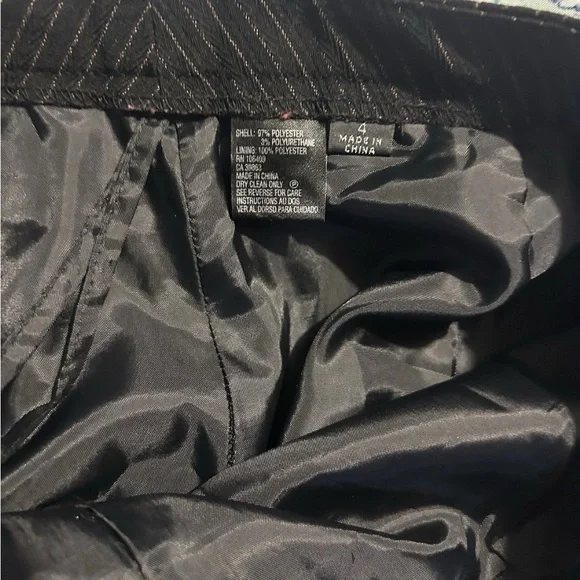 Tahari Arthur S Levine Black Pinstripe Blazer/Pants Suit with White Piping Sz 4 - Picture 9 of 9